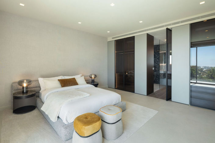 Image No.14-5 Bed Property for sale