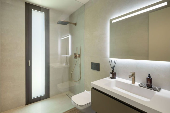 Image No.21-5 Bed Property for sale