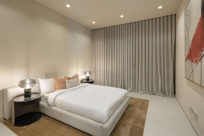 Image No.24-5 Bed Property for sale