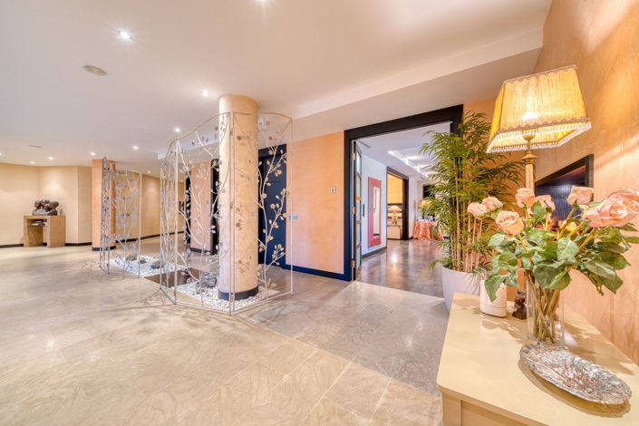 Image No.19-6 Bed Property for sale