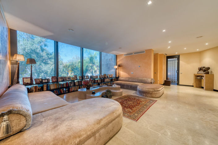 Image No.24-6 Bed Property for sale