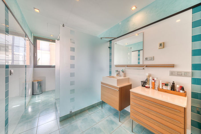 Image No.32-6 Bed Property for sale