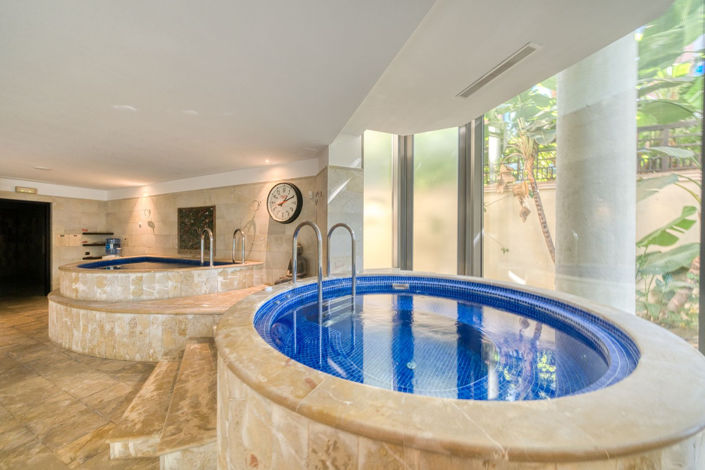 Image No.34-6 Bed Property for sale