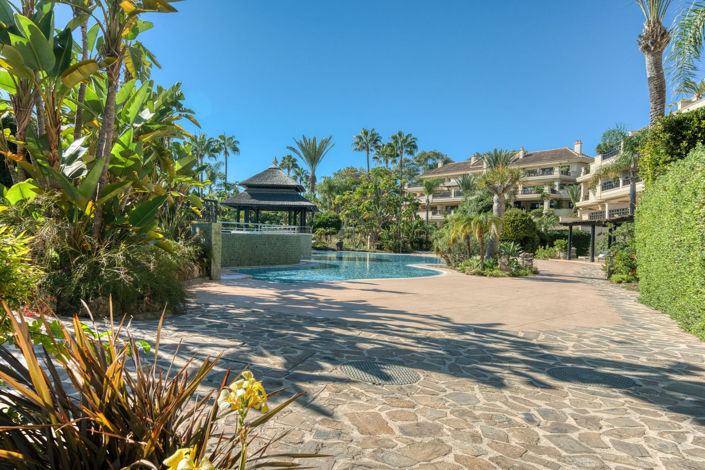 Image No.38-6 Bed Property for sale