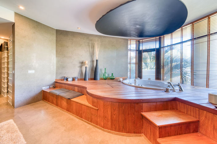 Image No.6-6 Bed Property for sale