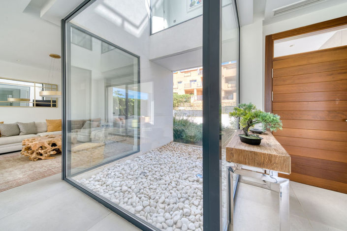 Image No.15-4 Bed Property for sale