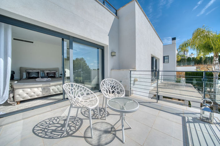 Image No.28-4 Bed Property for sale