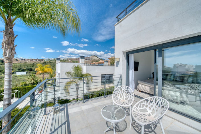 Image No.30-4 Bed Property for sale