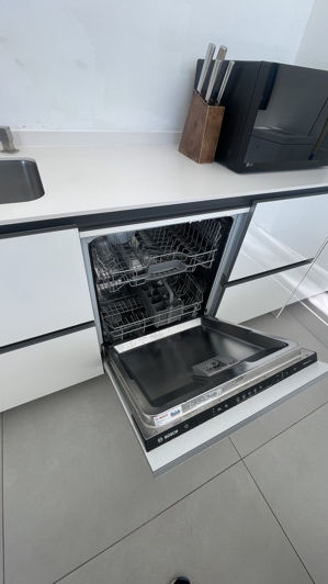 Image No.57-4 Bed Property for sale