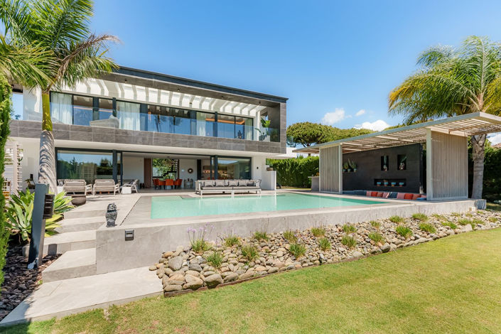 Image No.2-4 Bed Property for sale