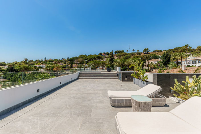 Image No.27-4 Bed Property for sale