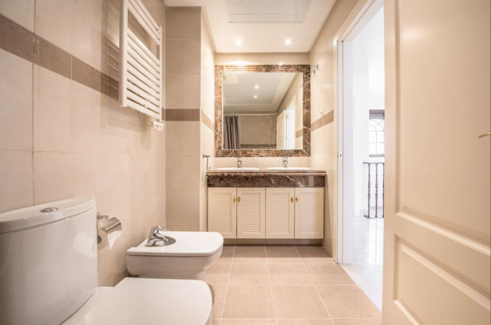 Image No.10-3 Bed Property for sale