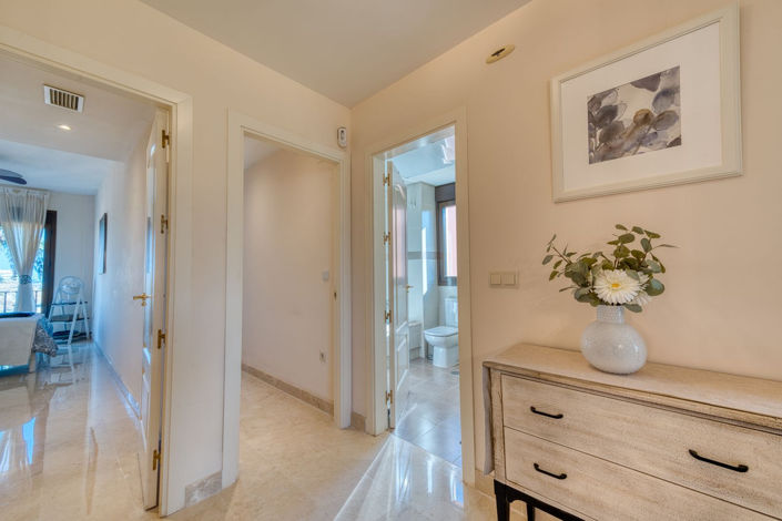 Image No.9-3 Bed Property for sale