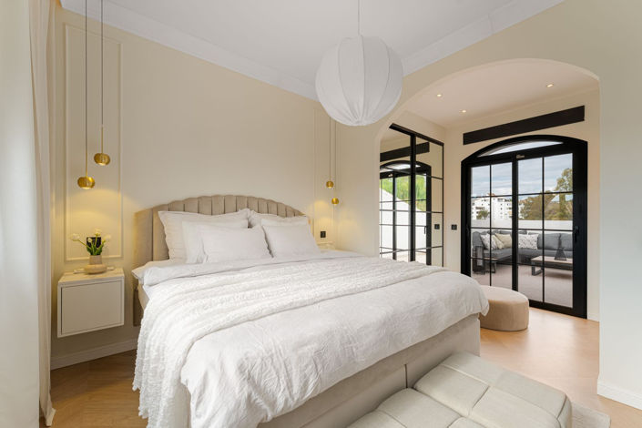 Image No.12-6 Bed Property for sale