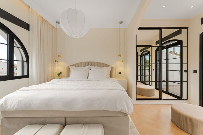 Image No.13-6 Bed Property for sale