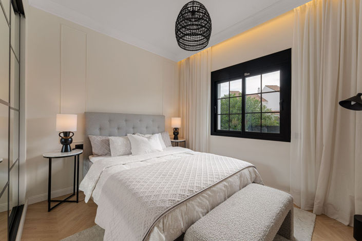 Image No.21-6 Bed Property for sale