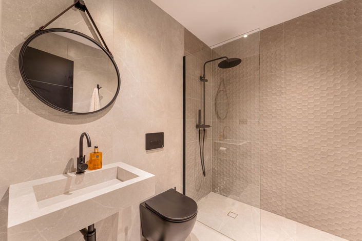 Image No.23-6 Bed Property for sale