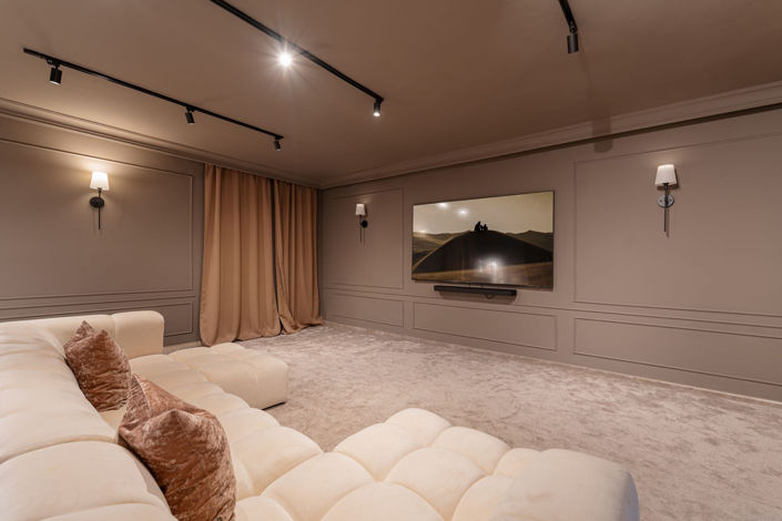 Image No.25-6 Bed Property for sale