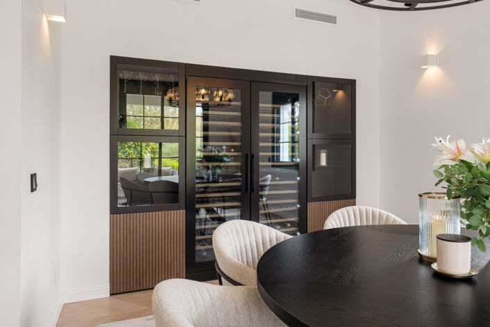 Image No.6-6 Bed Property for sale