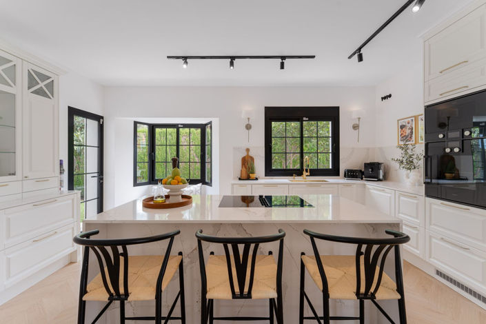 Image No.7-6 Bed Property for sale