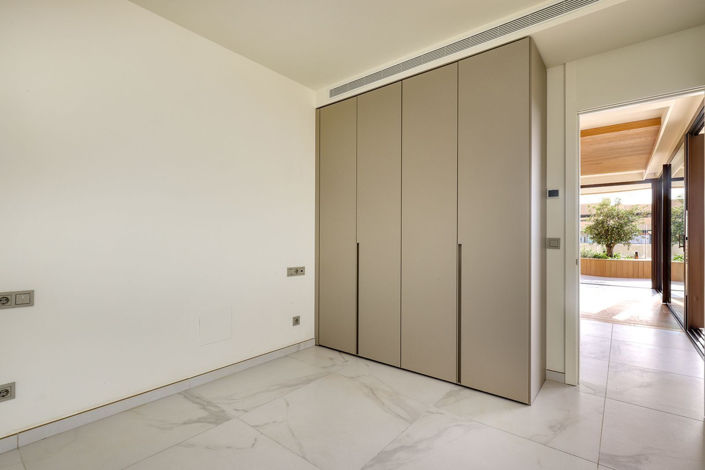 Image No.8-3 Bed Property for sale