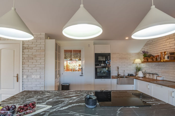 Image No.10-2 Bed Property for sale