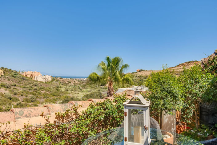 Image No.18-2 Bed Property for sale