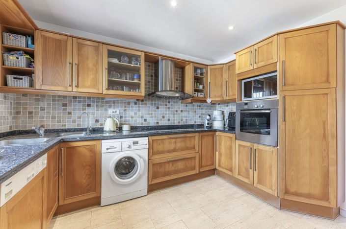 Image No.13-3 Bed Property for sale