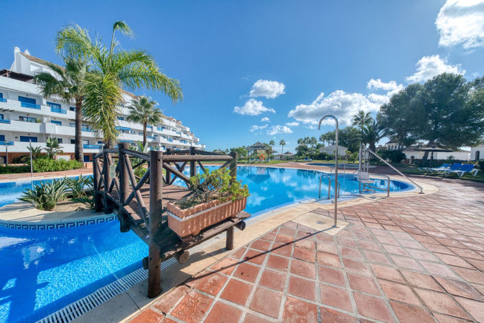 Image No.1-4 Bed Property for sale