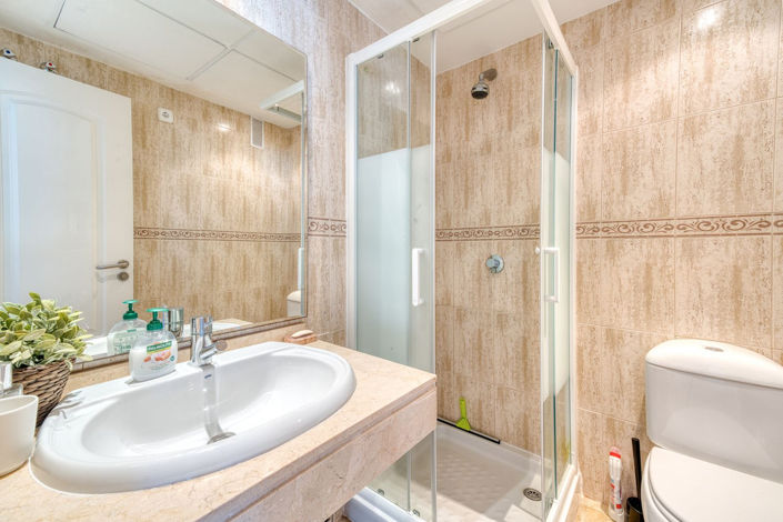 Image No.12-4 Bed Property for sale