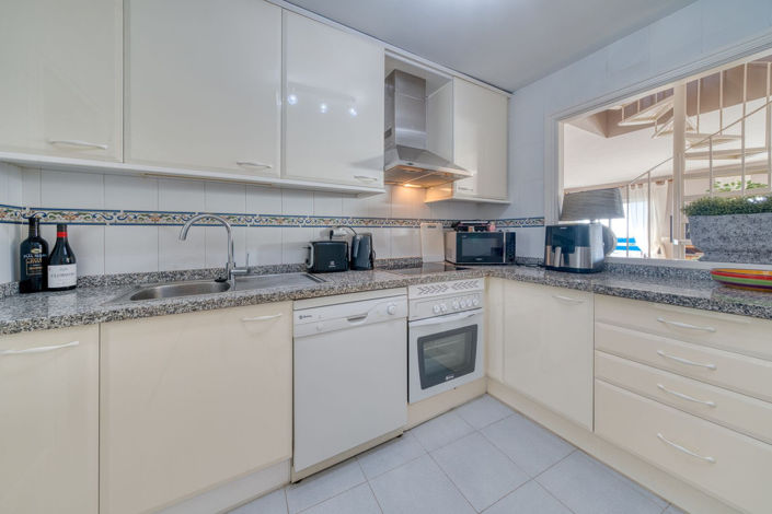 Image No.15-4 Bed Property for sale