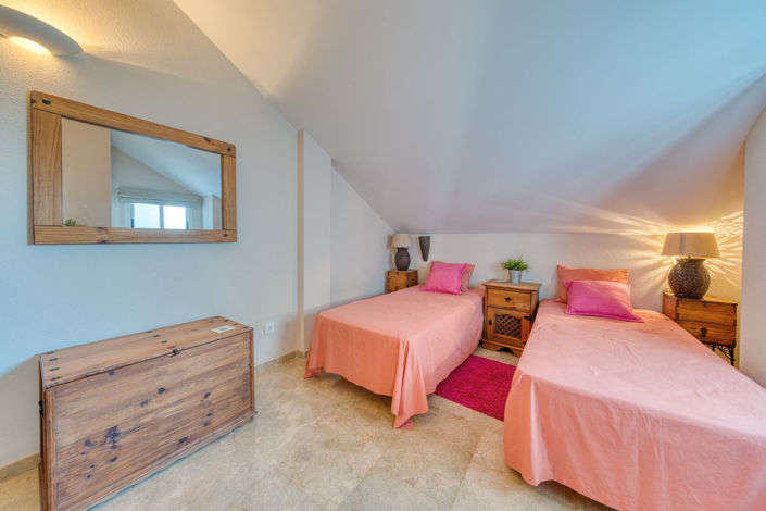 Image No.19-4 Bed Property for sale