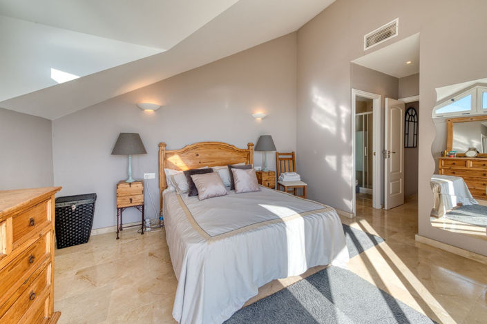 Image No.25-4 Bed Property for sale