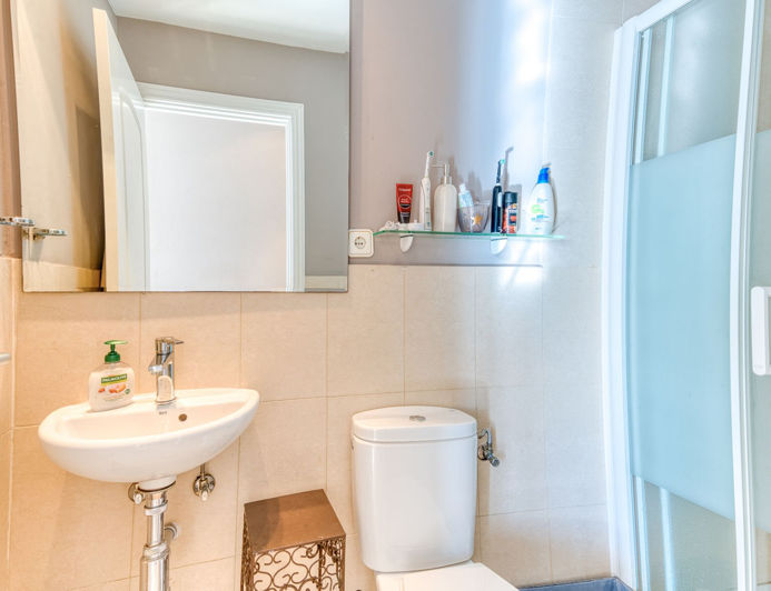 Image No.26-4 Bed Property for sale