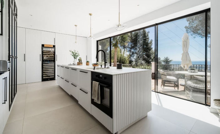 Image No.18-4 Bed Property for sale