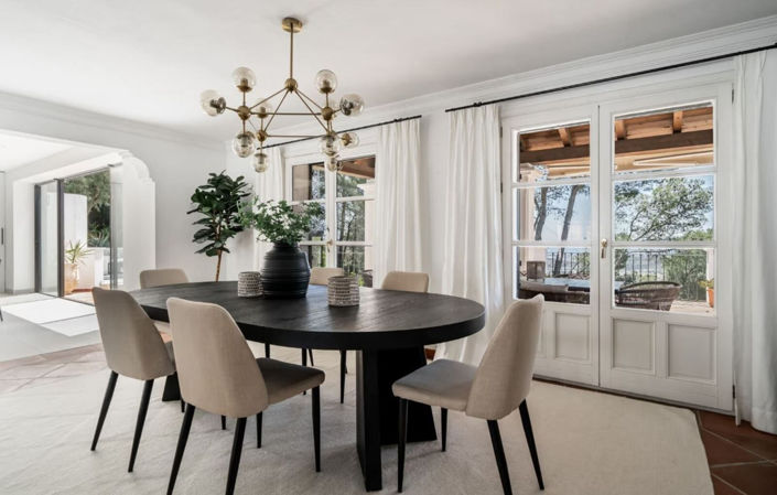 Image No.19-4 Bed Property for sale