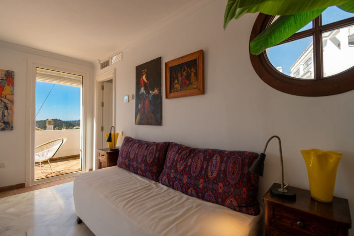 Image No.29-3 Bed Property for sale