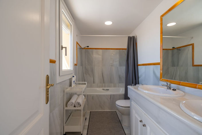 Image No.30-3 Bed Property for sale