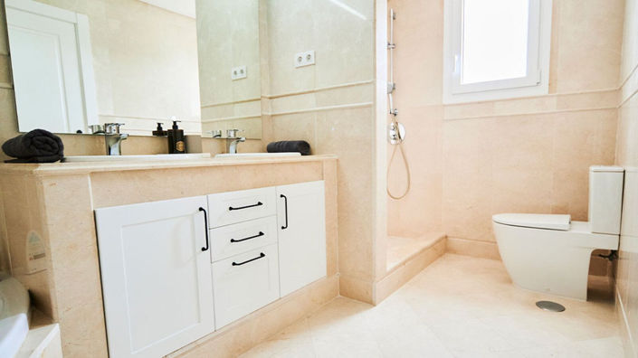 Image No.20-2 Bed Property for sale