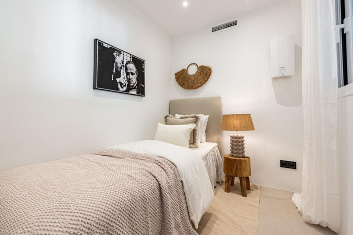 Image No.17-3 Bed Property for sale