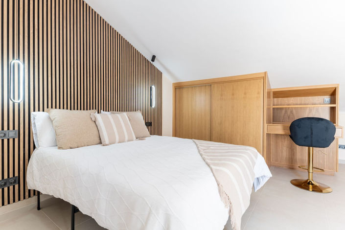 Image No.17-4 Bed Property for sale