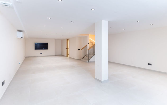 Image No.4-4 Bed Property for sale