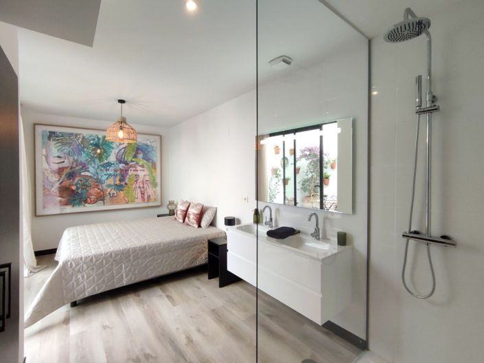 Image No.11-2 Bed Property for sale