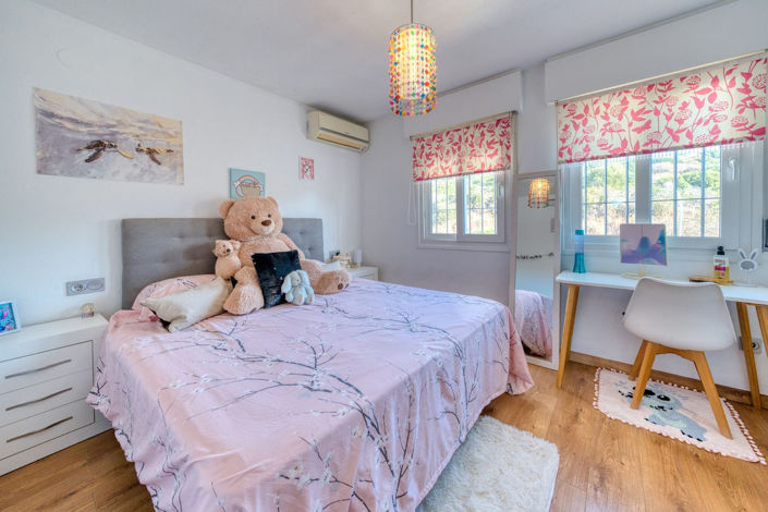 Image No.18-2 Bed Property for sale