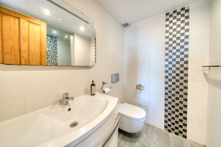 Image No.22-2 Bed Property for sale