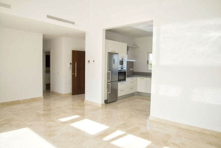 Image No.4-3 Bed Property for sale