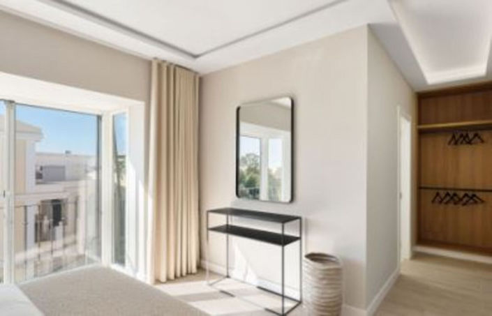 Image No.11-4 Bed Property for sale