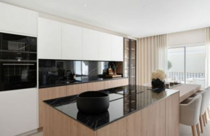 Image No.26-4 Bed Property for sale