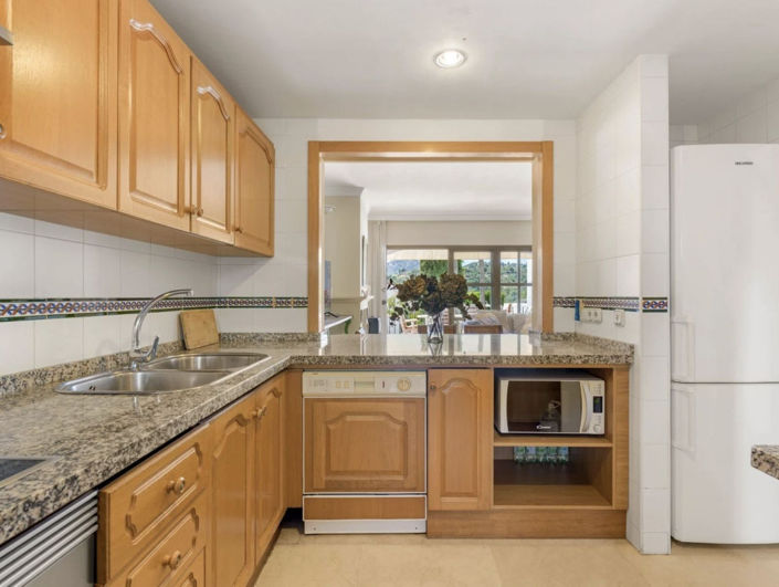 Image No.6-3 Bed Property for sale