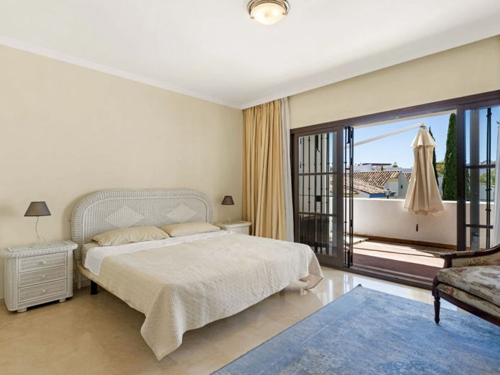 Image No.8-3 Bed Property for sale